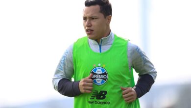 Marlon volta a correr e Grêmio divulga vídeo e entrevista: "Sensação ótima" Marlon pelo Grêmio