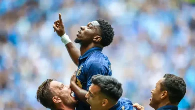 Amuzu e mais: Grêmio se reúne com a imprensa e indica saída de quatro jogadores Amuzu se destaca pelo Grêmio