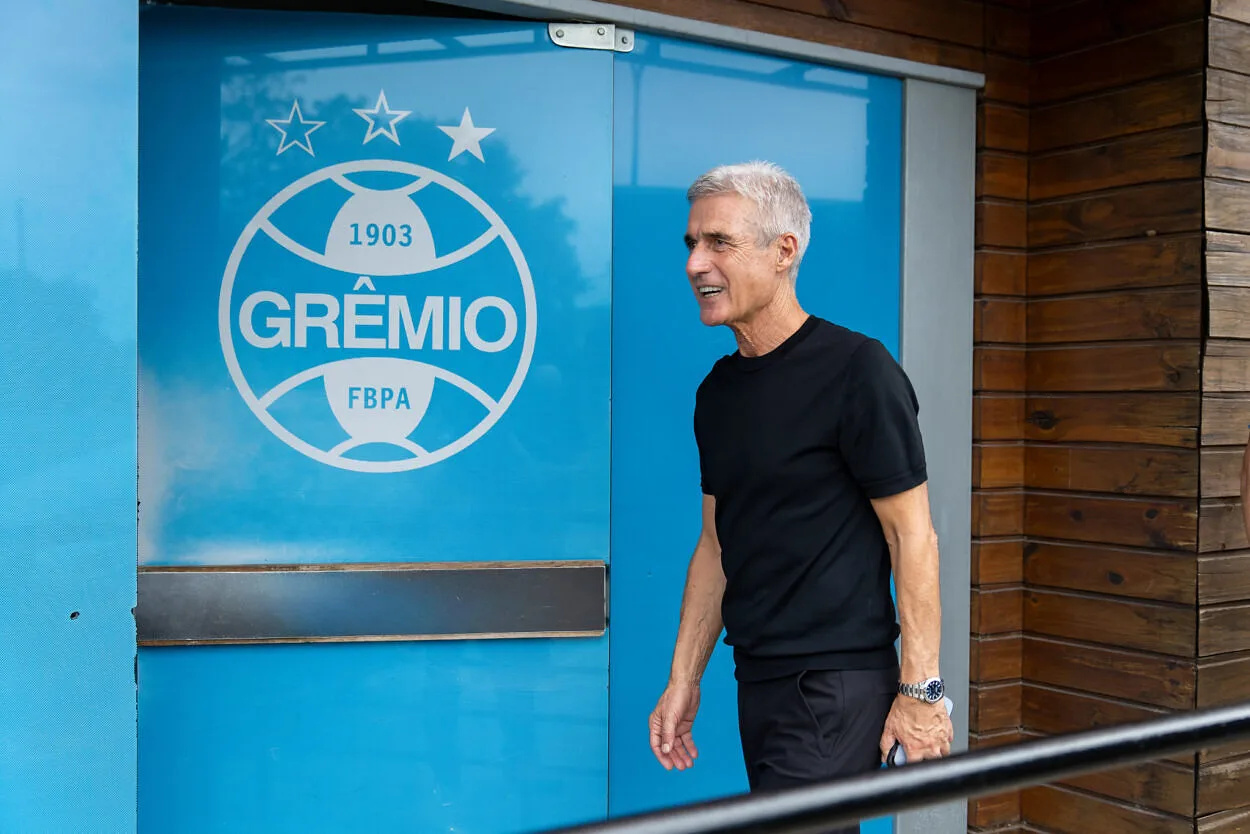 Jornalista identificado com o Grêmio pede a demissão de Luís Castro após amistoso Grêmio hoje