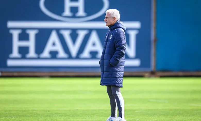 Grêmio dá boa notícia sobre Marlon e define "substituto" de Luís Castro Luís Castro pelo Grêmio