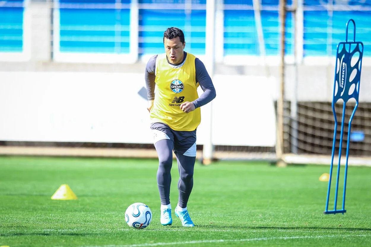 Marlon antecipa recuperação e pode voltar ao Grêmio contra o Fluminense Marlon, Jogador do Gremio realizam treino técnico durante a manha deste sabado, no CT Luiz Carvalho, na preparação para a partida valida pela Copa Sul Americana 2026.