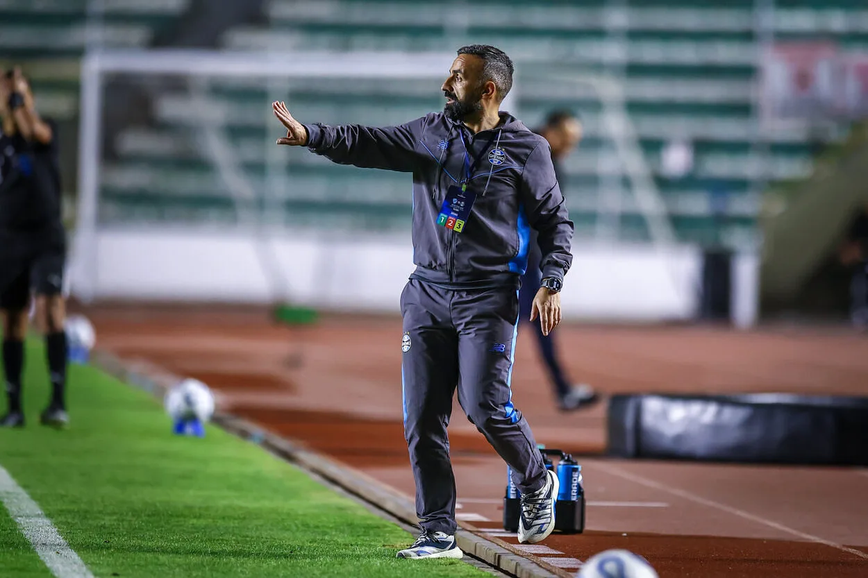Vitor Severino, treinador substituto de Luís Castro, no Grêmio