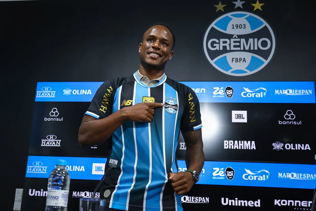 Grêmio com Cabral