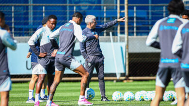 No dia seguinte, Grêmio define "última chance" para Luís Castro no cargo Grêmio