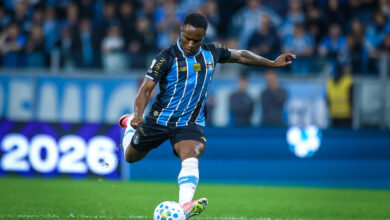 Jovane Cabral faz post na web após a estreia no Grêmio e projeta "muito trabalho" Jovane Cabral pelo Grêmio