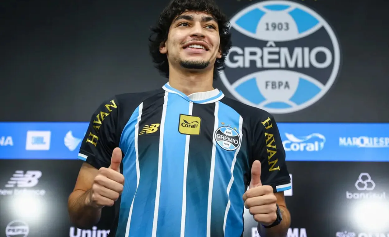 Matheus Nascimento pelo Grêmio
