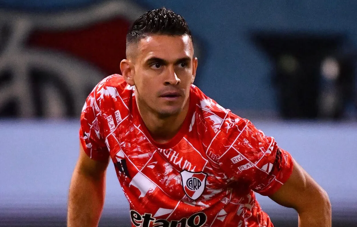 Borré reestreia com gol, mas River Plate cai e Coudet fala em "papelão" Rafael Borré no River