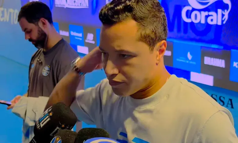 Marlon faz reflexão sobre ano do Grêmio após retorno: "Temporada não é boa" Marlon na zona mista da Arena