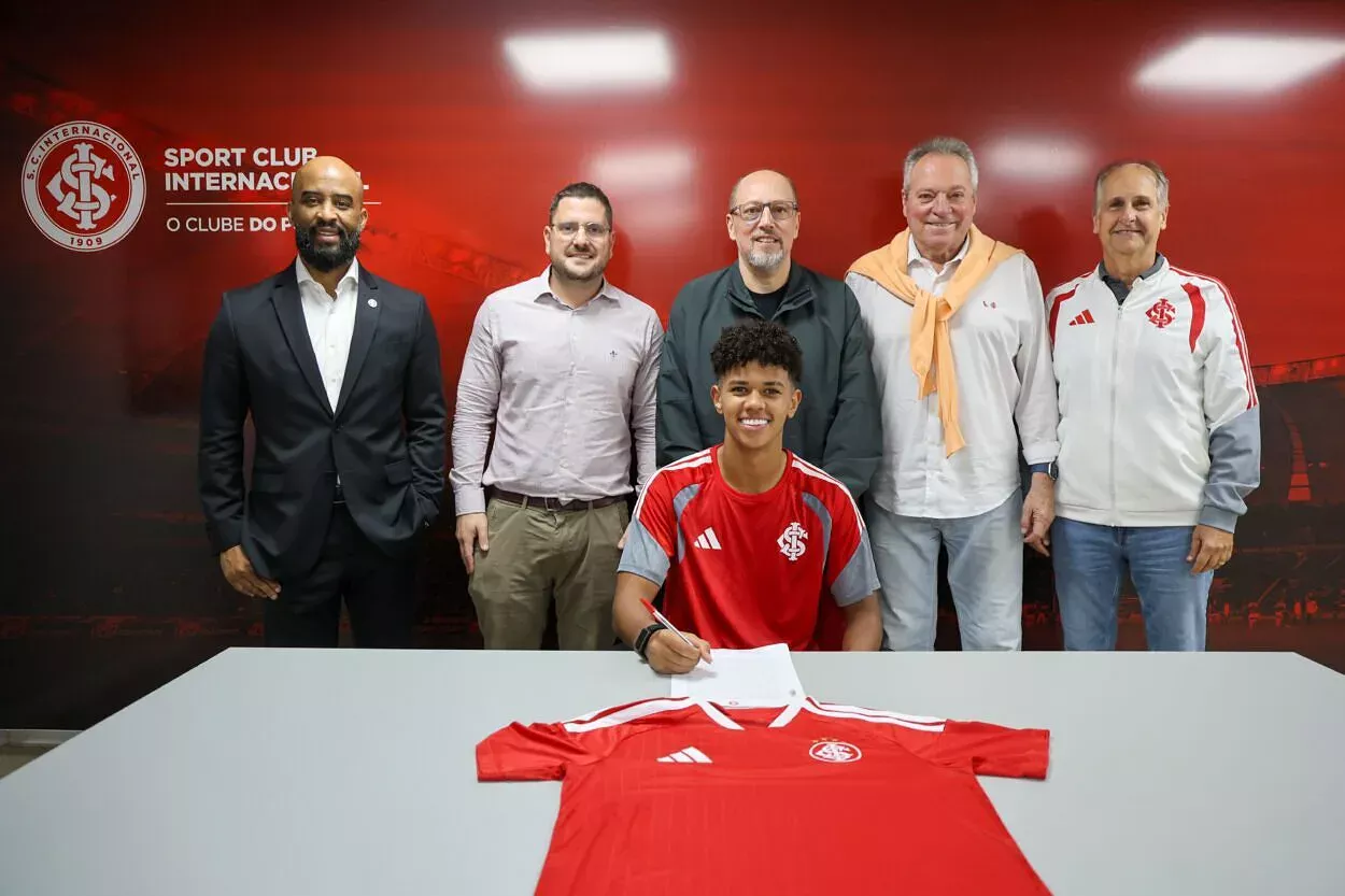 Inter renova com João Kempes até 2029 e protege promessa da base João Kempes