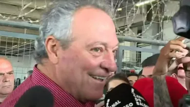 Patrocinador revela por que decidiu bancar estátua de Abel no Inter Abel Braga chega