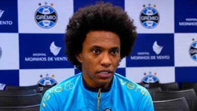 Grêmio tenta aliviar folha com Willian fora dos planos; clube brasileiro analisa o jogador Willian jogador do Grêmio