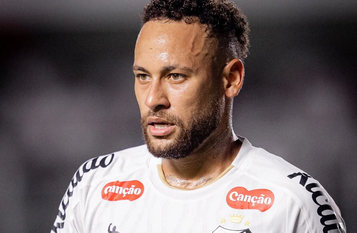 Neymar perde a paciência após cobranças por pôquer e responde nas redes Neymar