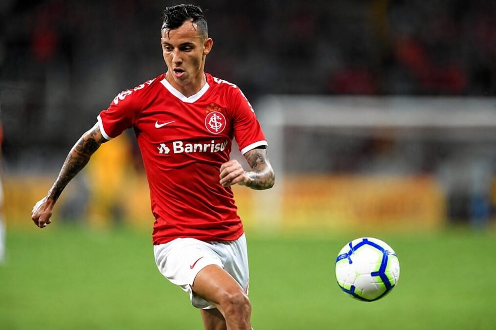 Zona Mista - Notícias, mercado da bola e bastidores do futebol Iago, ex-Inter, acerta com o São Paulo