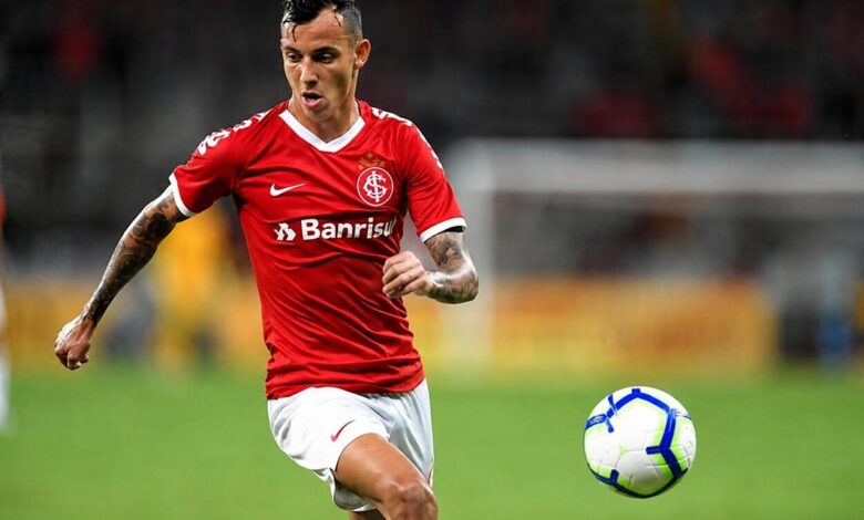 São Paulo atravessa o Inter e acerta empréstimo de Iago até dezembro Iago, ex-Inter, acerta com o São Paulo