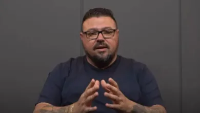Bagé faz revelação sobre Amuzu no Grêmio e diz que "desconforto" não é no músculo Alex Bagé falou do Grêmio