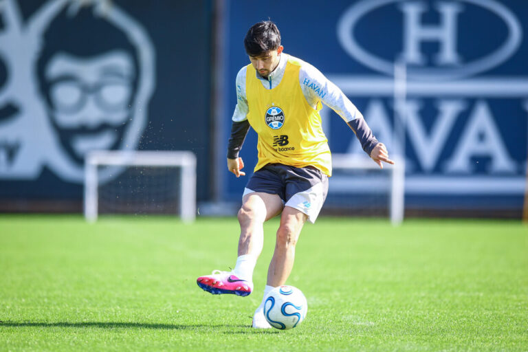 RS - FUTEBOL/ TREINO GREMIO 2026 - ESPORTES - Jogadores do Gremio realizam treino técnico durante a manha desta quarta-feira, no CT Luiz Carvalho, na preparação para partida valida pela Copa Sul Americana 2026.