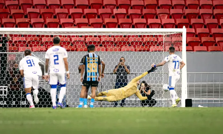 Gabriel Grando pode virar titular do Grêmio após dois pênaltis? A resposta de Luís Castro Grêmio