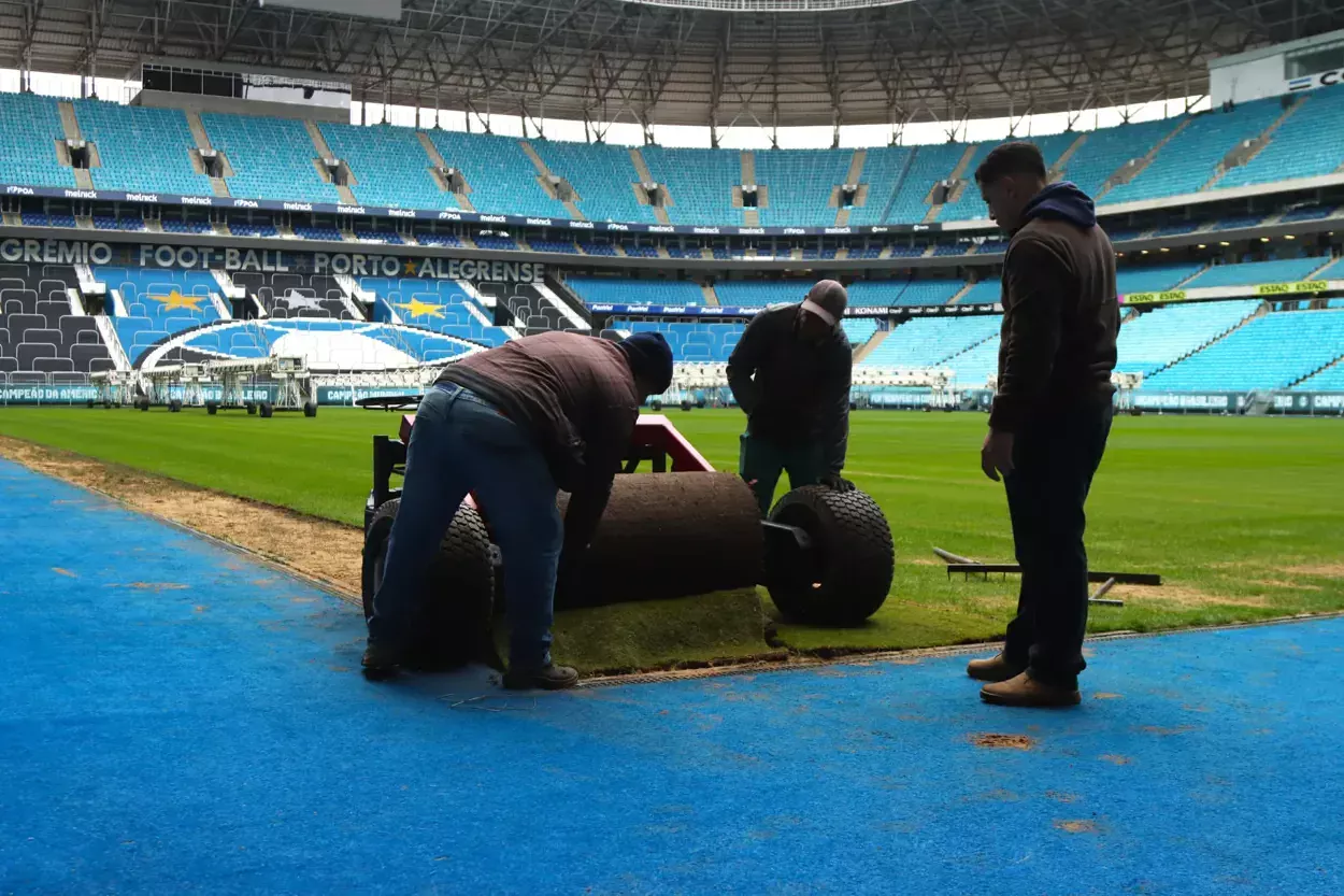 Grêmio se reapresenta, treina finalizações e explica manutenção no gramado da Arena Grêmio