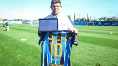 Luís Castro discursa pelos 10 anos de Kannemann no Grêmio: "Exemplo para todos" Kannemann no Grêmio