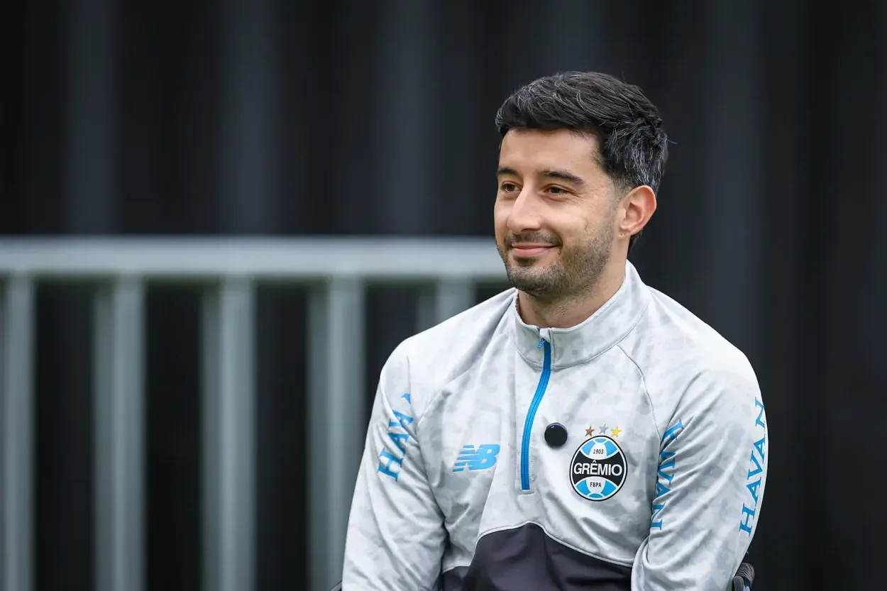 Villasanti celebra volta ao Grêmio e reflete sobre tempo parado: "Foi uma lesão difícil" Villasanti pelo Grêmio