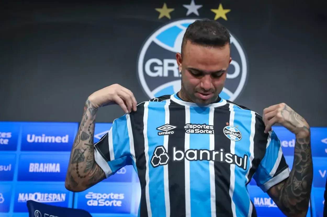 Ex-Grêmio, Luan reaparece após longo tempo e viraliza em novas fotos; veja imagens Luan é do Grêmio
