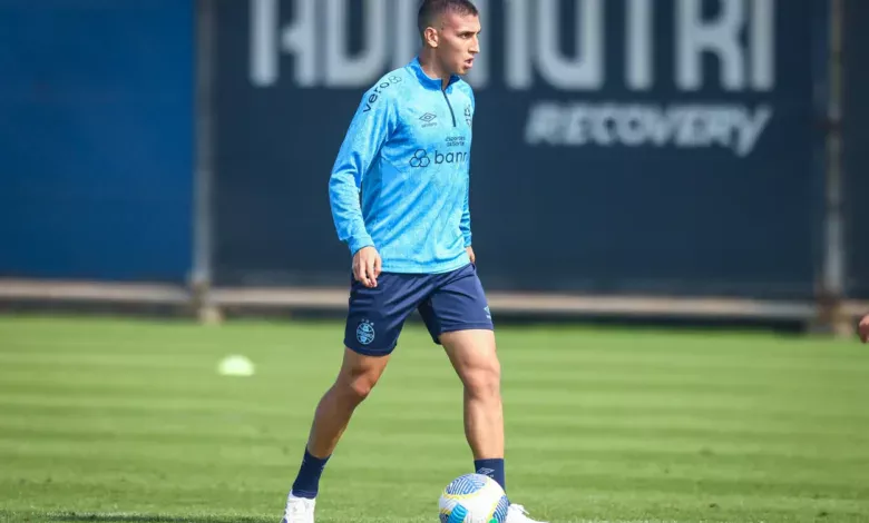 Monsalve é procurado por clube da Argentina e passa a ter futuro incerto no Grêmio Miguel Monsalve joga pelo Grêmio