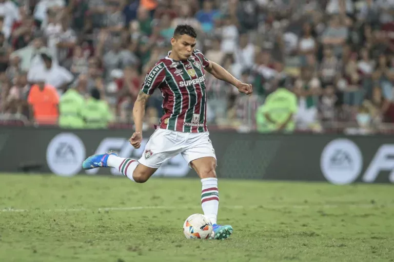 Thiago Silva fez gol em Fluminense x Grêmio e falou da escalação de Renato