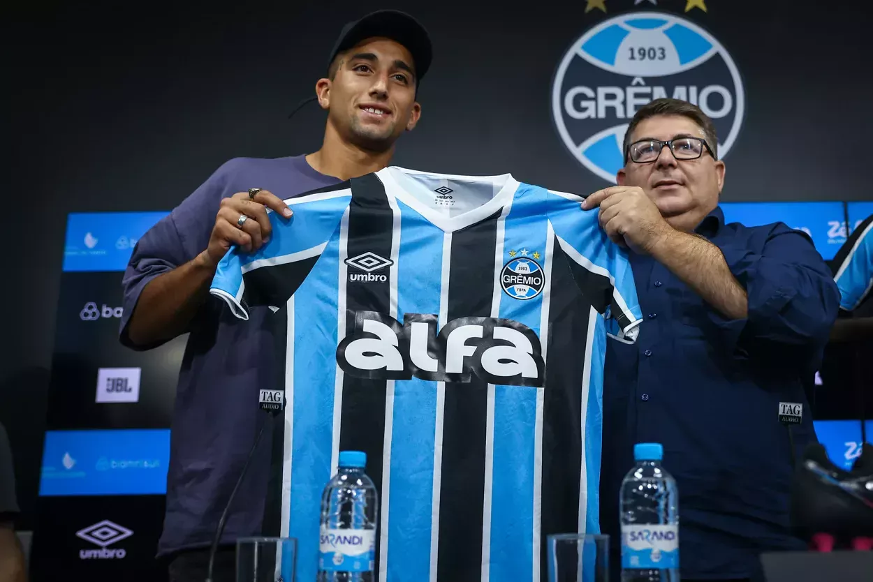 Pode voltar ao Grêmio? Caso de Kike Olivera vira novela nos bastidores Olivera Grêmio