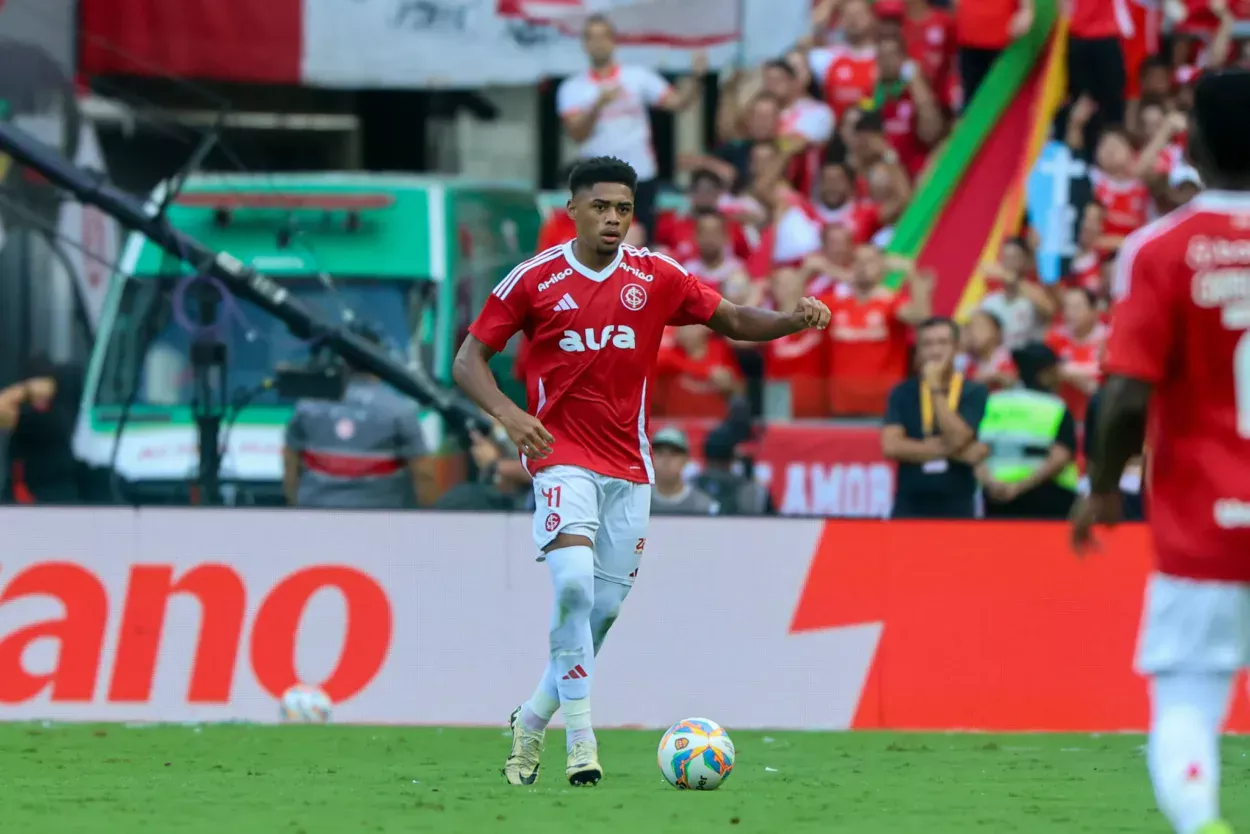 Victor Gabriel publica comunicado, pede desculpas e diz ser a favor do "jogo limpo" Victor Gabriel pelo Inter