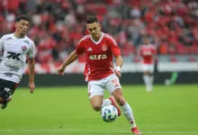 Rafael Borré publica texto de despedida para o Inter: "Obrigado por cada momento" Borré titular do Inter