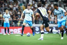 Kannemann fala da sua relação com o VAR e diz o que ainda falta no Grêmio Kannemann com a camisa do Grêmio
