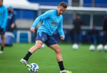 Dirigente do Corinthians confirma que está tentando Arthur: "Tem a cara do Diniz" Arthur perto da volta ao Grêmio