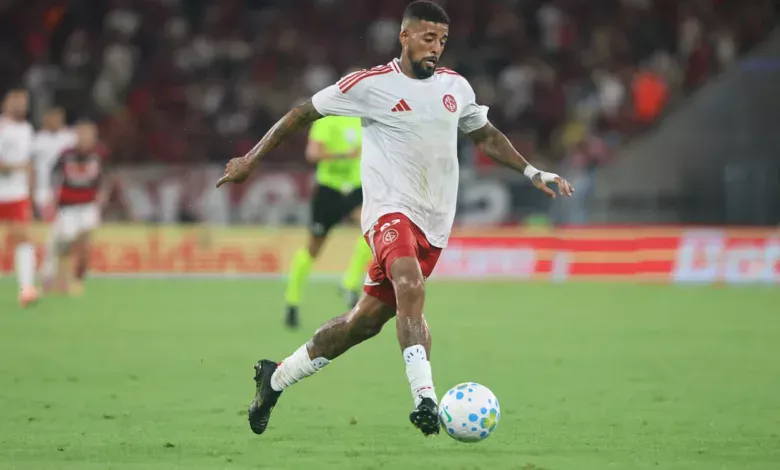 Inter tem Paulinho em busca de retomada no meio e "pressão" sobre Félix Torres Paulinho Paula no Inter