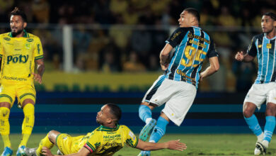Carlos Vinícius aponta o maior problema do Grêmio após retorno com derrota Carlos do Grêmio