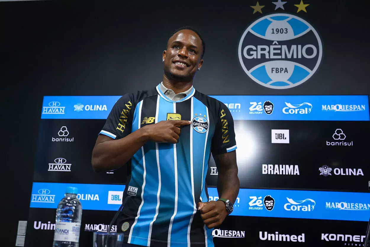 Grêmio divulga gols de Jovane Cabral em treino e um novo recado ao torcedor Grêmio com Cabral
