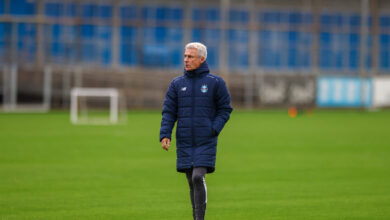 Luís Castro comandando o Grêmio