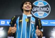 Matheus Nascimento pelo Grêmio