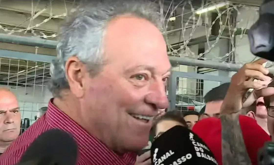 Abel Braga chega