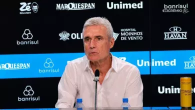 Diretoria do Grêmio se manifesta e explica a decisão de manter Luís Castro Luís Castro, Grêmio
