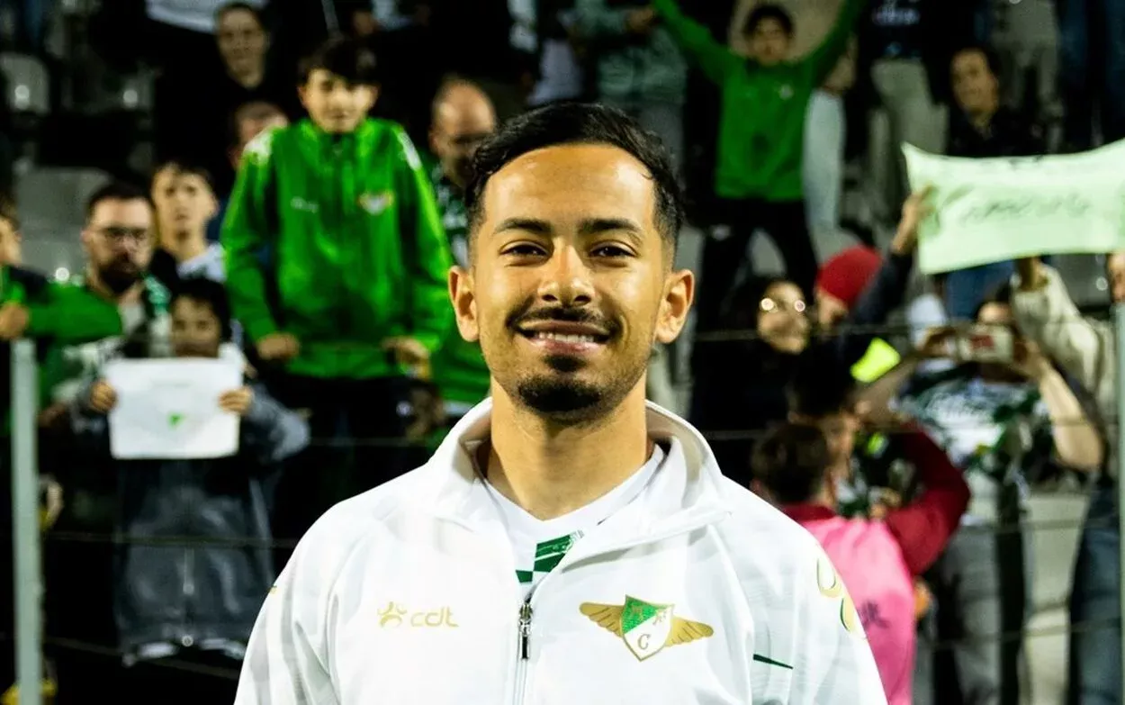 Quatro meias surgem como opções ao Grêmio e um deles ganha destaque Alan Guimarães, Moreirense, sondado pelo Grêmio