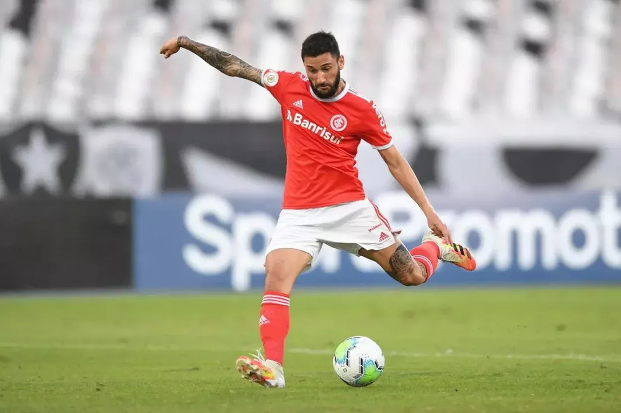 Lembra dele? Boschilia, ex-Inter, brilha na Série B com gol olímpico e gol de falta Boschilia