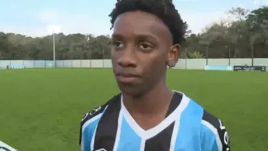 Sem oferta na mesa do Grêmio, sinal de Luís Castro indica o futuro imediato de Mec Gabriel Mec pelo Grêmio
