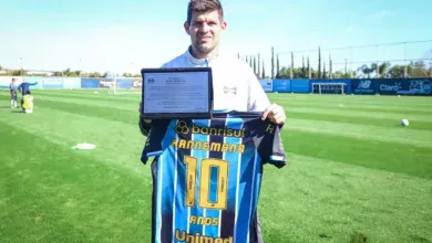 Luís Castro discursa pelos 10 anos de Kannemann no Grêmio: "Exemplo para todos" Kannemann no Grêmio