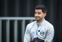 Villasanti celebra volta ao Grêmio e reflete sobre tempo parado: "Foi uma lesão difícil" Villasanti pelo Grêmio