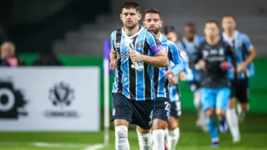 Grêmio estreia nova camisa e faz homenagem para Kannemann contra a Chapecoense Kannemann pelo Grêmio