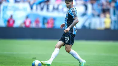 Luís Castro atualiza situação de quatro jogadores do Grêmio após derrota Villasanti pelo Grêmio