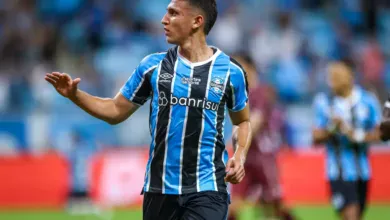 Pai de Monsalve abre o jogo e faz críticas ao Grêmio: "Estão administrando mal" Monsalve pelo Grêmio
