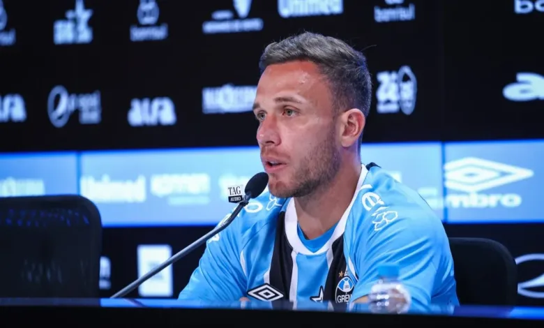 Bagé crava retorno de Arthur ao Brasil e diz que não é no Grêmio: "Esqueçam" Arthur chegou ao Grêmio recentemente