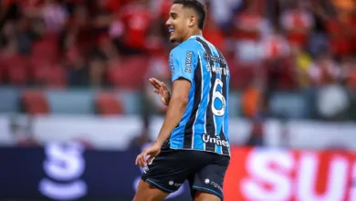 Autor do gol 1.200 do Gre-Nal pode voltar ao Grêmio no clássico Gustavo Martins pelo Grêmio