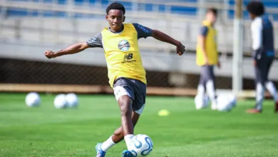 Envolvido em novos rumores, Gabriel Mec fica de fora de Grêmio x Chapecoense Grêmio com Mec